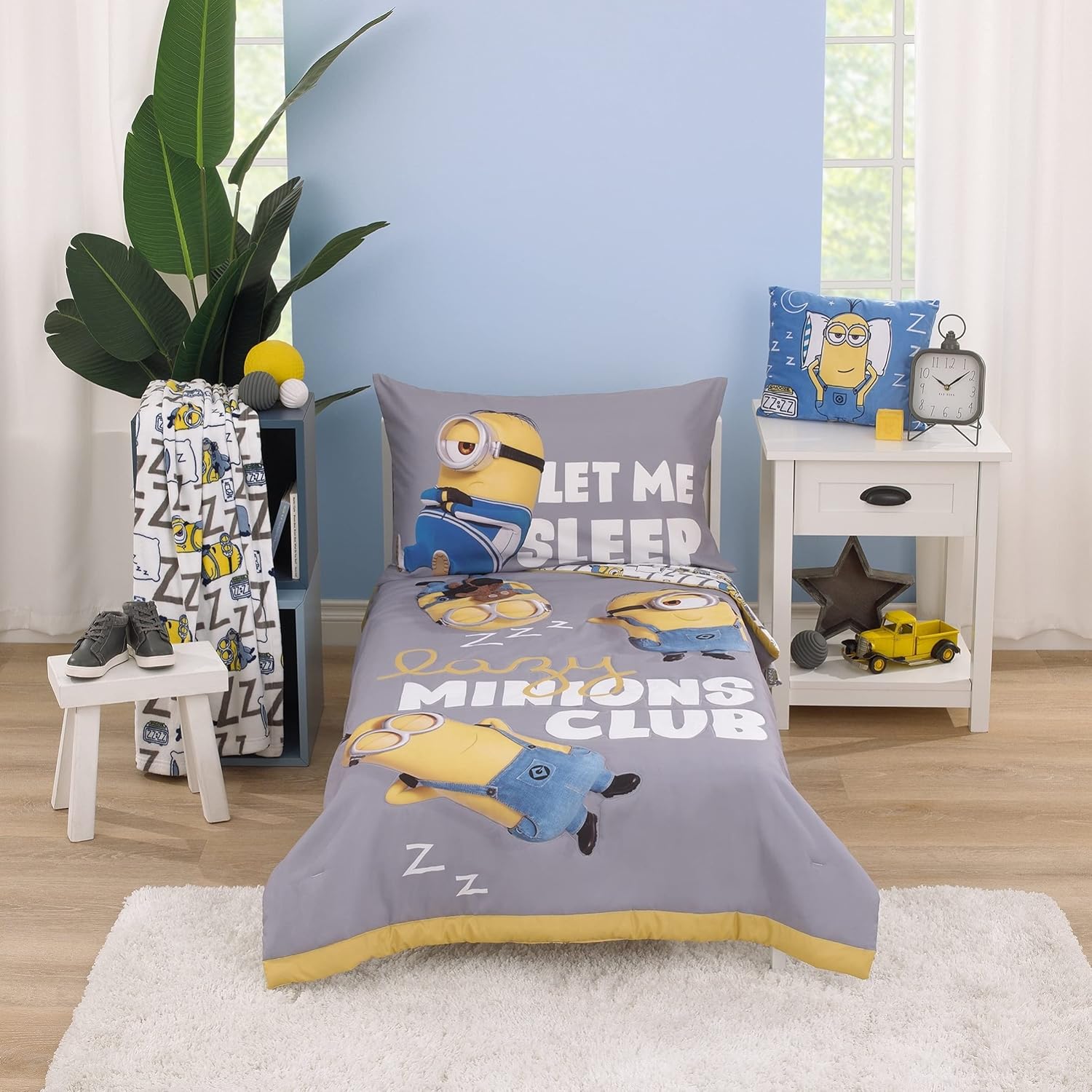 NoJo Lazy Minions Club Toddler Blanket